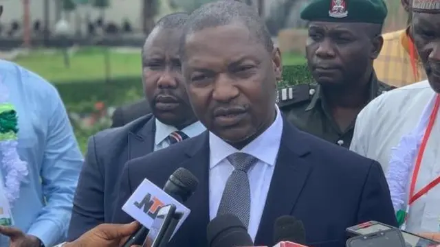Abubakar Malami, ọkaiwu ukwu nke gọọmentị etiti.