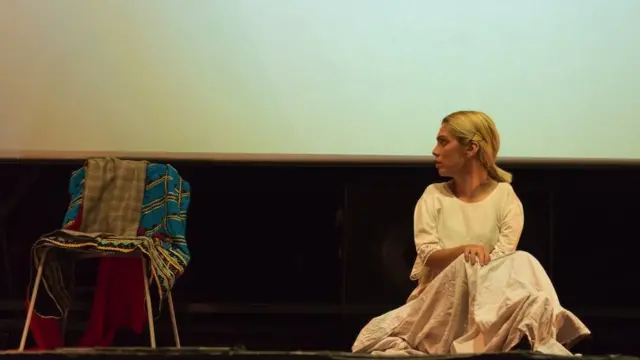 Tanja Đurić u performansu o Fridi Kalo