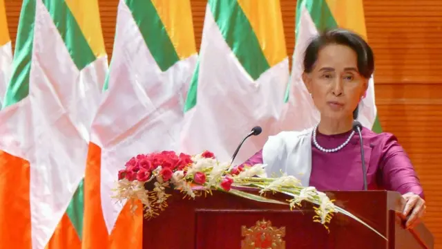 လူ့အခွင့်အရေးချိုးဖောက်သူအားလုံးကို အရေးယူမယ်လို့ ဒေါ်အောင်ဆန်းစုကြည်ပြော