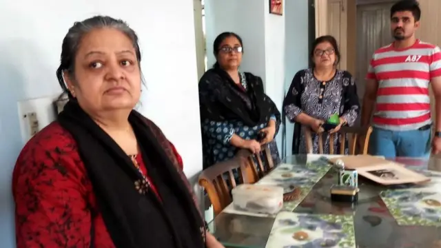 શોકાતૂર પરિવારની તસવીર