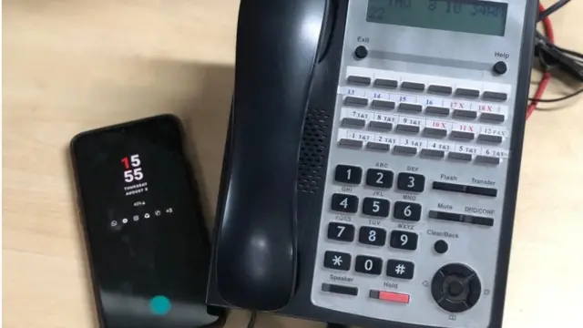 বিশেষজ্ঞরা বলছেন, মোবাইল থেকে ল্যান্ডফোনে গ্রাহক ফেরানো হবে সবচেয়ে বড় চ্যালেঞ্জ