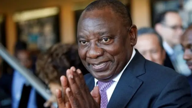 Rais wa Afrika Kusini Cyril Ramaphosa amesema ''hajashawishika'' na sababu alizozitoa waziri Stella Ndabeni-Abrahams za yeye kwenda kwenye familia ya Manana''.