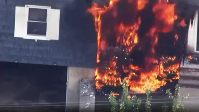 బోస్టన్ లో ఇళ్లు దగ్ధం