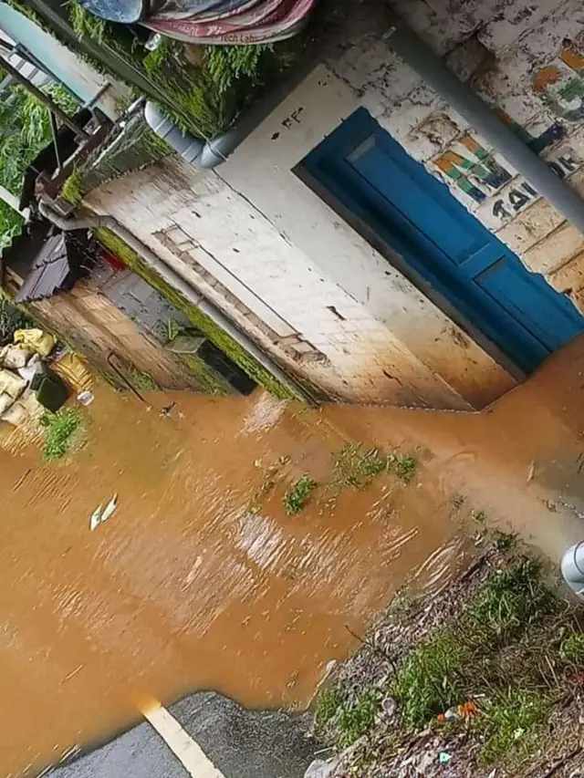 நீலகிரி மாவட்டத்தில் கன மழை, இயல்பு வாழ்க்கை பாதிப்பு