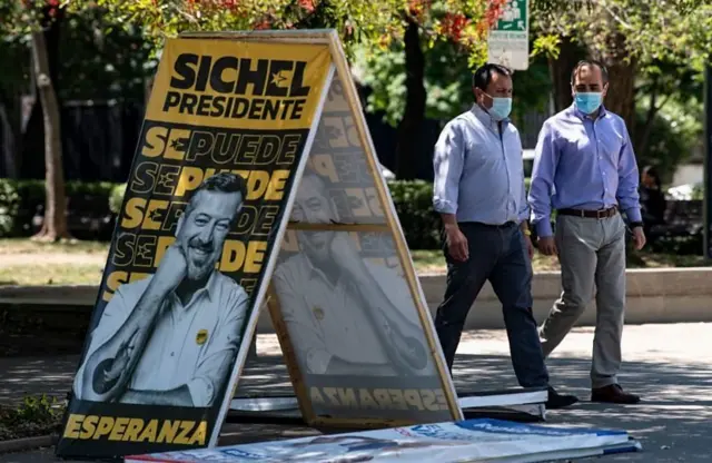 آقای سیشل گفته است که اختلافات عقیدتی عمیقی با آقای کاست دارد