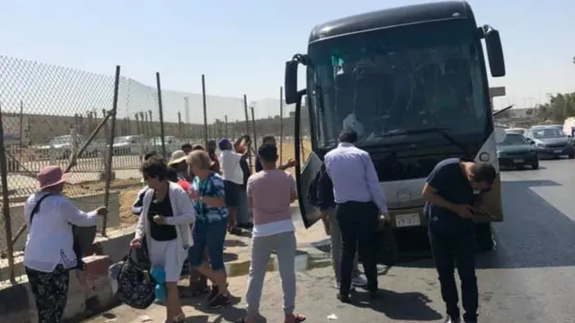 الانفجار استهدف حافلة سياحية