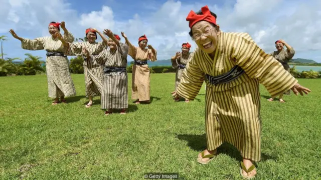 Những ca sĩ cao tuổi đến từ Okinawa này là thành viên của ban nhạc nữ KBG84 Nhật Bản, với độ tuổi trung bình là 84.