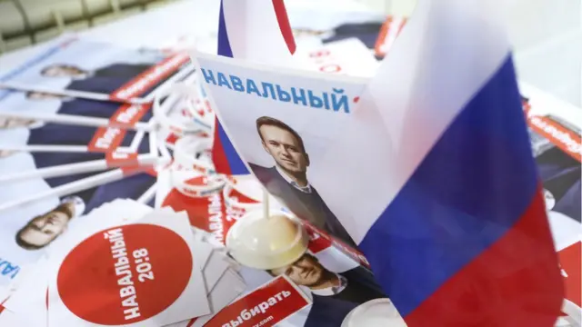 Агитационные листовки и наклейки за Алексея Навального