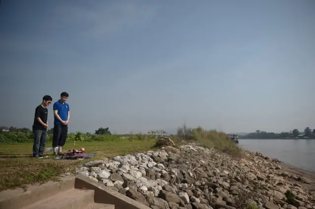 ทำพิธีรำลึกถึงชาวเกาหลีเหนือที่เสียชีวิตเพราะเรือล่มก่อนที่จะขึ้นฝั่งไทย