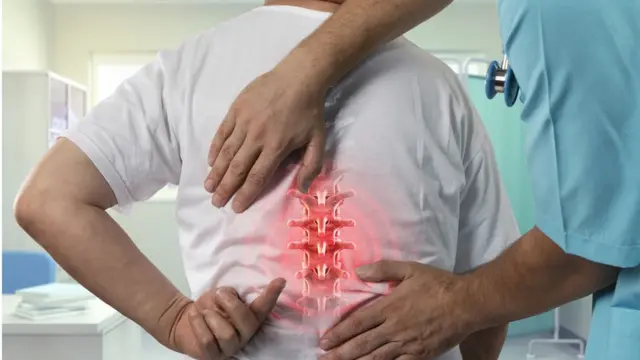 નિદાન કરતા ડૉક્ટર