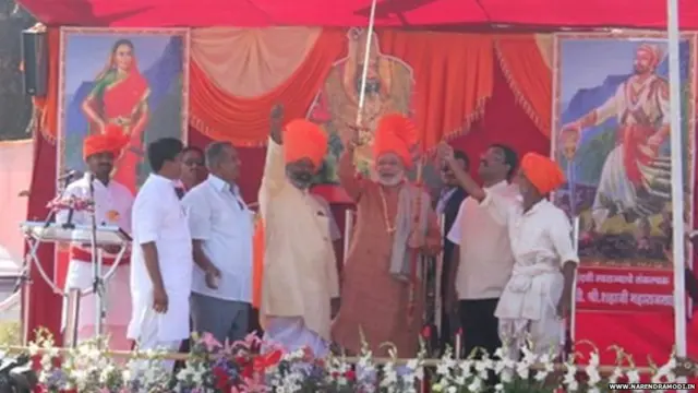 पंतप्रधान नरेंद्र मोदी यांनी ट्वीट केलेल्या एका व्हीडिओमध्ये संभाजी भिडेंसोबत हा फोटो होता.