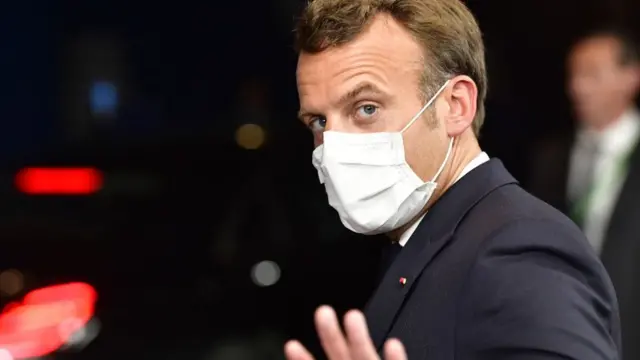 Le président français menace de retirer ses troupes du Mali si...