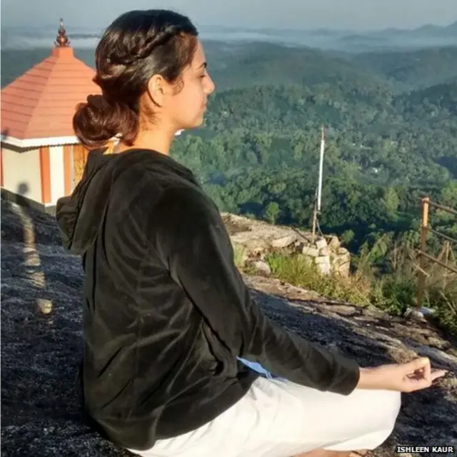 केरळच्या शिवानंद आश्रमात इशलीन