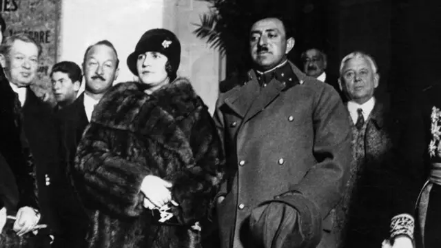 Amanulá Khan comestrela bet foguetemulher, a rainha Soraya,estrela bet fogueteuma viagem pela Europaestrela bet foguete1928