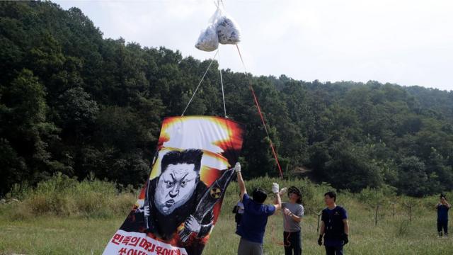 Un globo contra el líder norcoreano Kim Jong