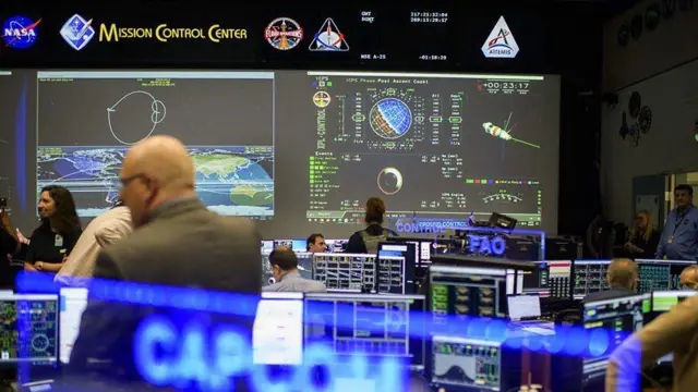 Vista do centro de controle da missão Artemis, em Houston, no Texas (Estados Unidos)