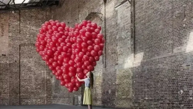 તોરલે કહ્યું, "હું કેદી છું, ગુનેગાર નથી. અમે બંનેએ સાથે જીવવા-મરવાના કૉલ આપ્યા છે. લોકો પ્રેમ માટે જીવ આપી દે છે તો હું મારા પ્રેમીને ભગાડું એમાં કયું મોટું પાપ કર્યું છે?"