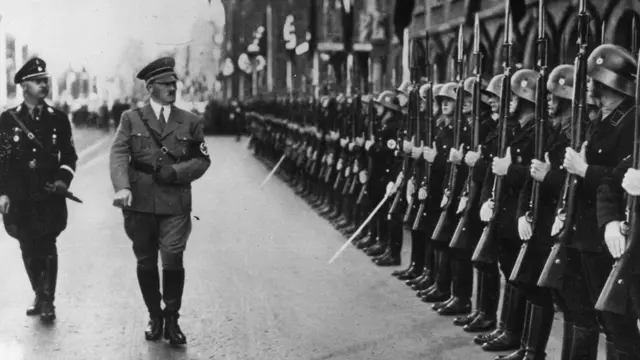 Heinrich Himmler và Adolf Hitler