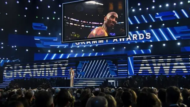 Homenaje a Kobe Bryant en la ceremonia.