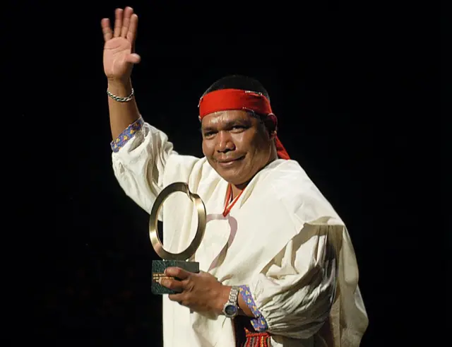 Isidro Baldenegro con el premio Goldman