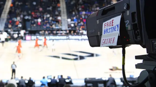 Плакат "Освободите Бриттни Грайнер"