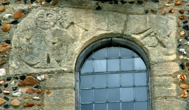 Sheela-na-gig en Whittlesford, Ignlaterra.