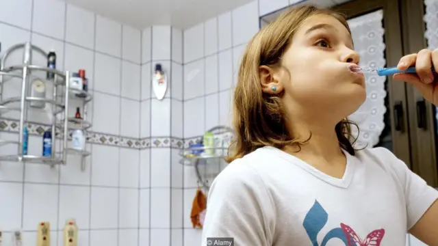 Bioglaasii samuunaa ilkaanitti makkamee