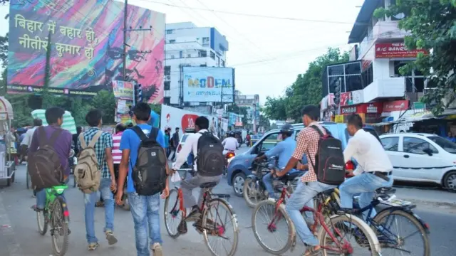 बिहार: जेडीयू-लोजपा के बीच वॉर, बीजेपी ने किया मौन अख्तियार