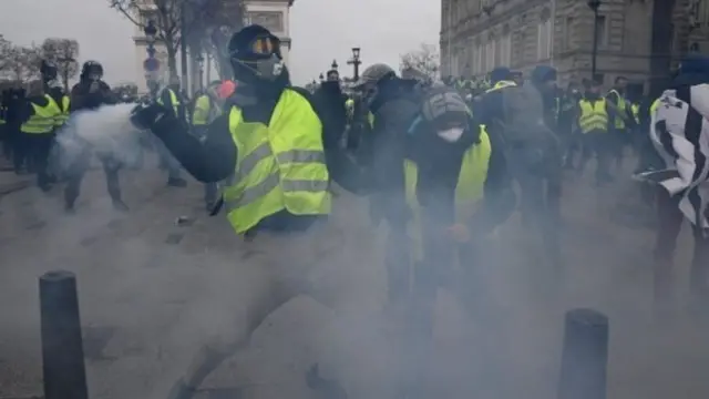 протестующие