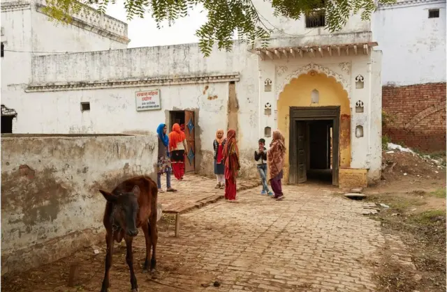 శానిటరీ ప్యాడ్స్ ఫ్యాక్టరీ