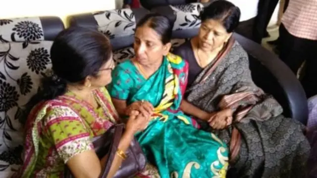 சிறைவிடுப்பில் வெளியில் வந்தார் நளினி