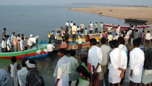 పడవలు, ప్రయాణికులు