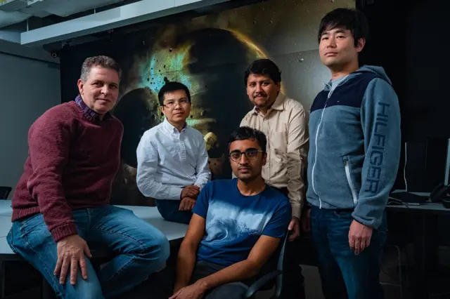 Cientistas da Rice University (da esquerda para a direita) Gelu Costin, Chenguang Sun, Damanveer Grewal, Rajdeep Dasgupta e Kyusei Tsuno. Eles descobriram que a Terra provavelmente recebeu a maior partepromo mr betseu carbono, nitrogênio e outros elementos essenciais à vida da colisão planetária que criou a Lua há maispromo mr bet4,4 bilhõespromo mr betanos. Os resultados da pesquisa foram publicados na revista Science Advances.