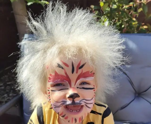 Lejla sa printom na licu