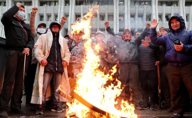 People protest against the results of parliamentary elections at the presidential administration in Bishkek, Kyrgyzstan, 6 October 2020