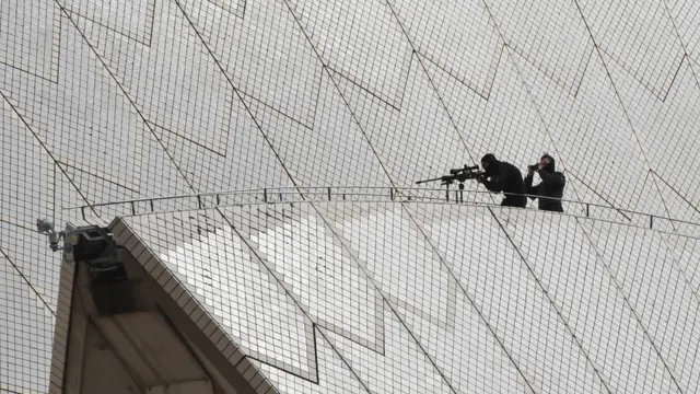 Снайперы на крыше Сиднейского оперного театра