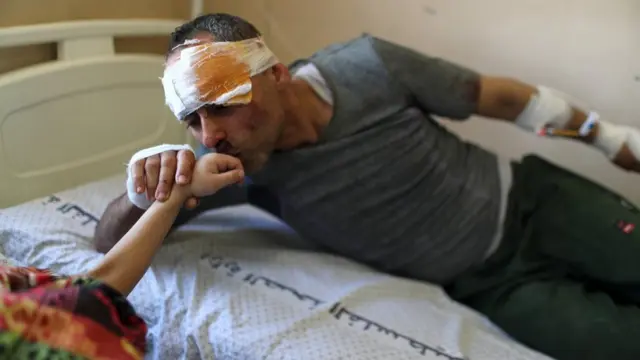 રિયાદ પોતાની પુત્રીની બાજુમાં હૉસ્પિટલમાં