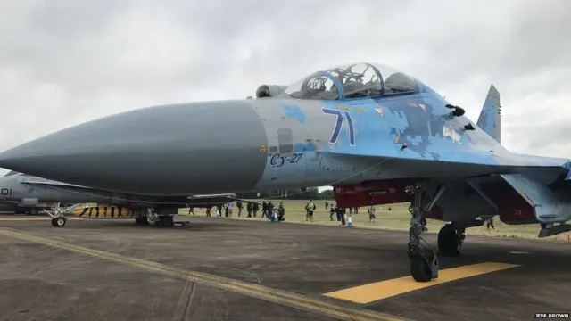 Але безперечною зіркою показу був Су-27