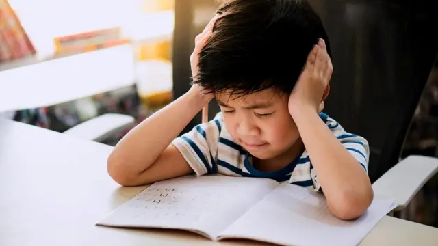 Когда у одного из близнецов школьные оценки существенно ухудшались или, наоборот, улучшались, причиной были внешние факторы - например, замена учителя