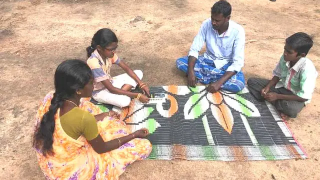 தந்தையோடு பேசுவதற்கு நிபந்தனை: குளத்தை சுத்தம் செய்ய சொன்ன மகள்