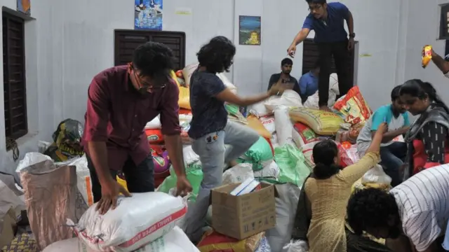 நிவாரண உதவிப் பொருட்கள்