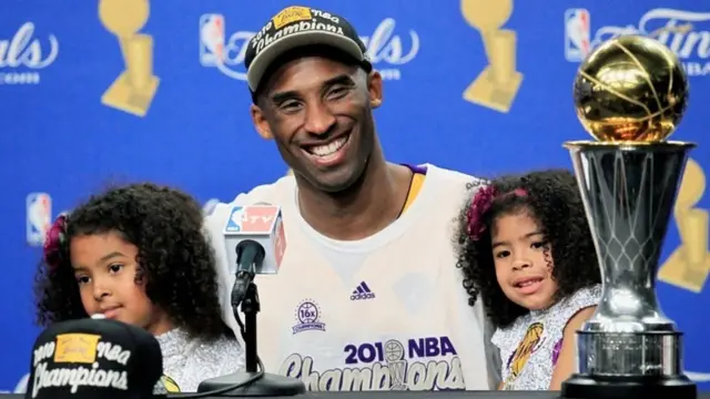 براينت مع ابنتيه جيانا ونتاليا