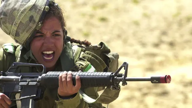 इसराइली महिला सैनिक