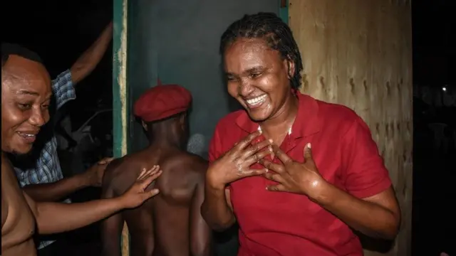 في وقت من الأوقات دعا ماغوفولي إلى العلاجات التقليدية مثل استنشاق البخار لمكافحة فيروس كورونا