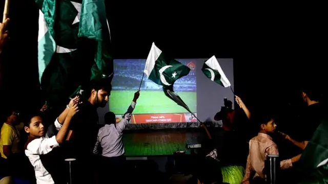 پاکستانی کرکٹ شائیقین