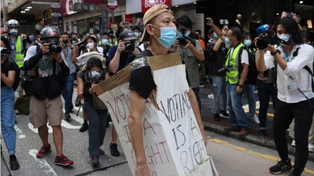 9月6日，香港九龙区爆发示威，要求重启立法会选举。