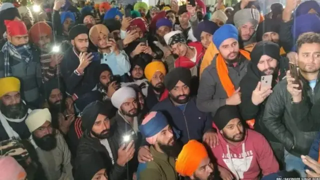 கூட்டத்தினர்