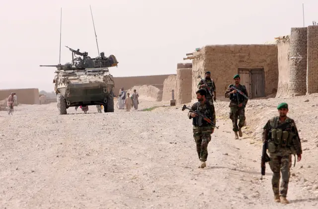 مدرعة تابعة للجيش الكندي من انتاج ذات المصنع