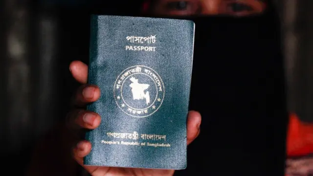 রোহিঙ্গারা বাংলাদেশের পাসপোর্ট ব্যবহার করে বিদেশে যাচ্ছে, এমন অভিযোগ দীর্ঘদিনের