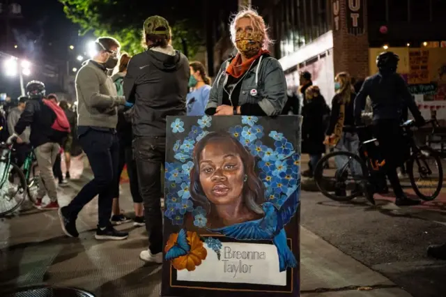 Breonna Taylor 26 yaşında ödül kazanmış bir sağlık çalışanıydı